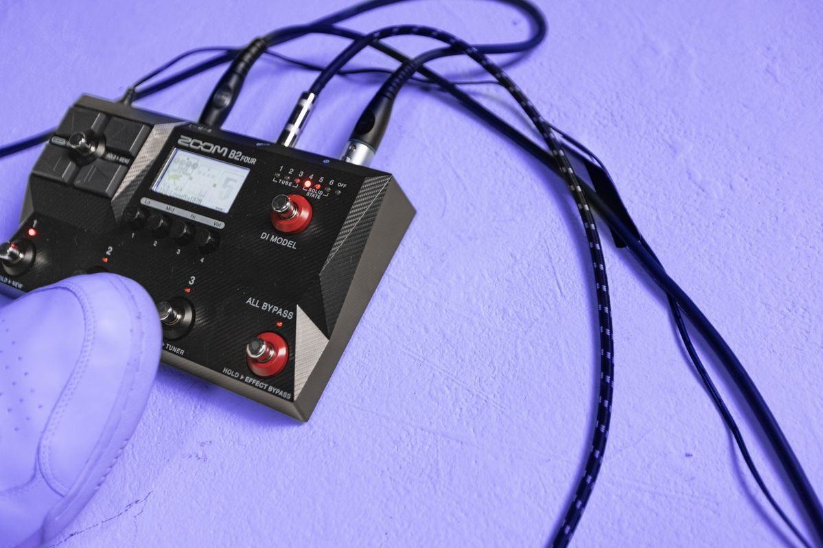 Zoom B2 Four Bass Guitar Multi Effects Processor - Get the Perfect 